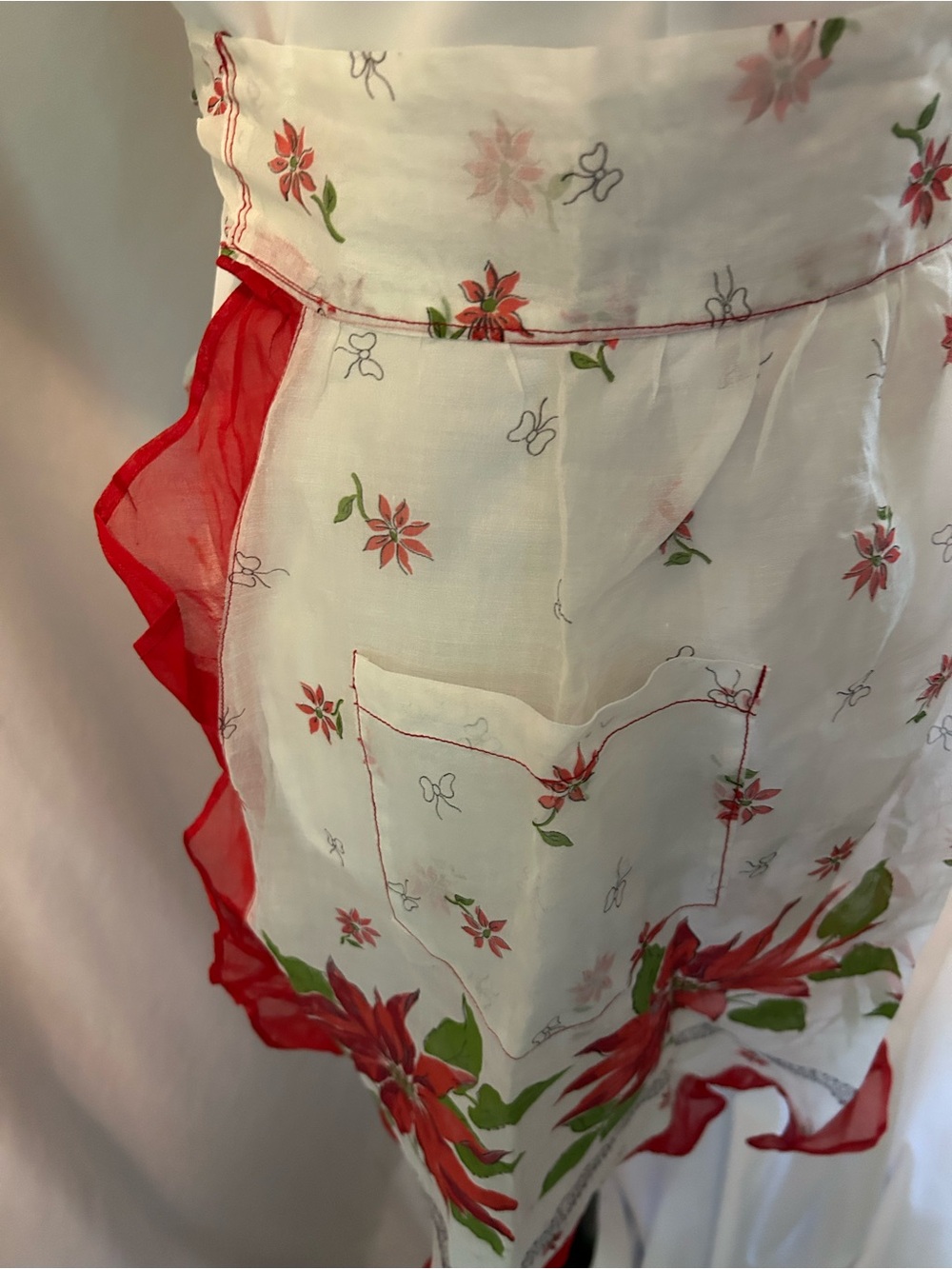 Vintage White Floral Poinsettia Apron - Picture 2 of 4